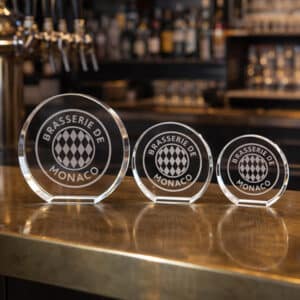 Trophée en verre rond demi lune avec méplat gravé au laser