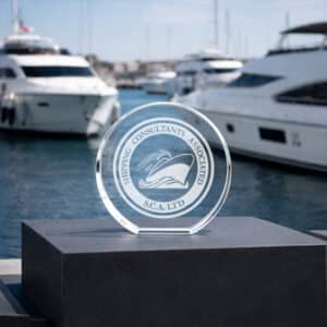 Trophée en verre rond avec méplat gravé au laser