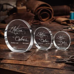Trophée en verre rond demi lune avec méplat gravé au laser
