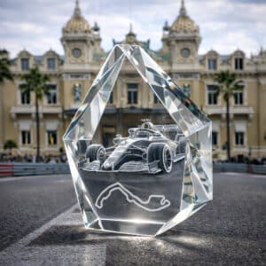 Trophée en verre optique de prestige. Gravure laser au cœur du verre