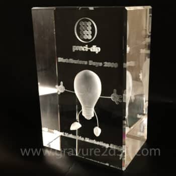 trophee en verre gravé grand format