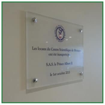 Plaques de signalétique gravées ou imprimées - plaque personnalisée en plexi