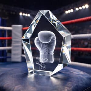 Trophée en verre optique de prestige. Gravure laser au cœur du verre