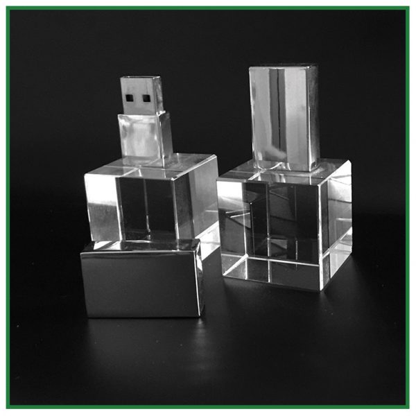 clé usb en verre cubique