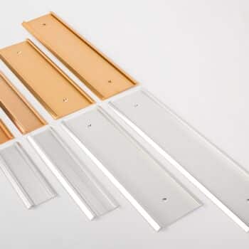 plaque de porte pour plaque plexi