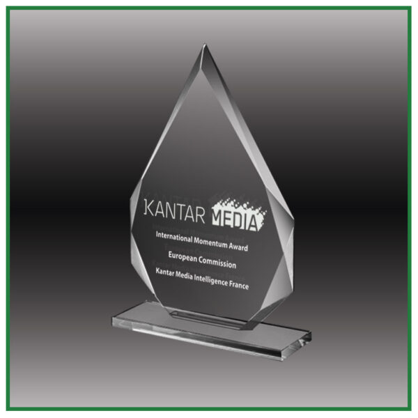 Trophée en verre en forme de diamant