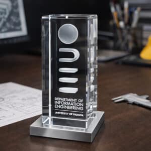 Grand trophée rectangulaire en verre