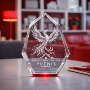 Trophée en verre optique facetté gravé base rouge