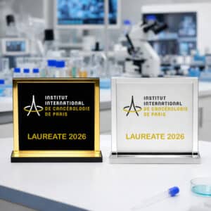 Trophée plexiglas carré design luxe personnalisé