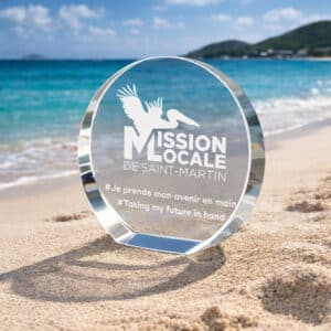 Trophée rond en verre optique incliné gravé