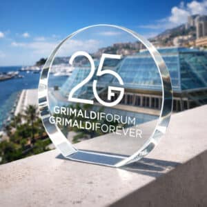 Trophée rond en verre optique incliné