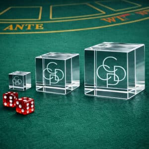 Cube de verre personnalisé gravé