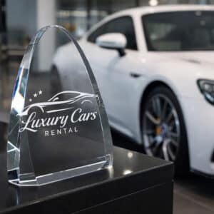 Trophée en verre optique arrondi Colline