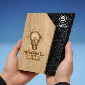 Plaque trophée bois acrylique coloré et recyclé personnalisé sur mesure